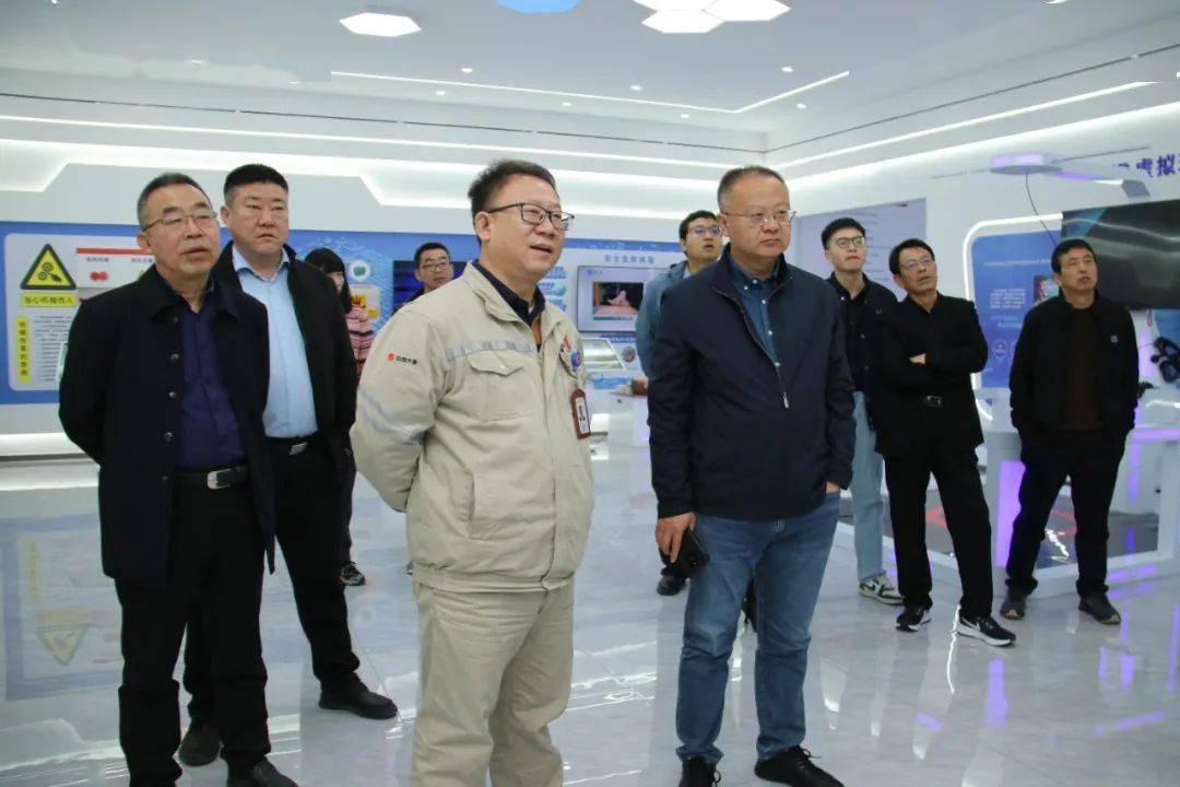 3月20日,杨志国带队赴大唐盘山电厂安全生产体验馆参观体验,树牢安全