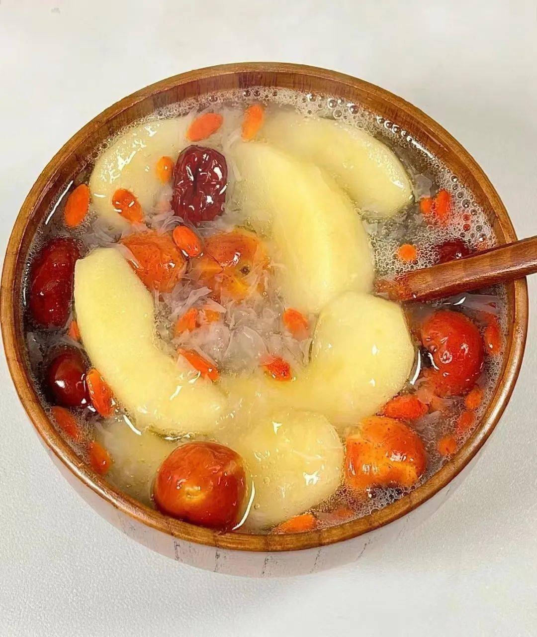 早  餐breakfast紫菜虾皮鱼皮饺米线,护:青菜瘦肉米线糯米烧麦,牛奶枣