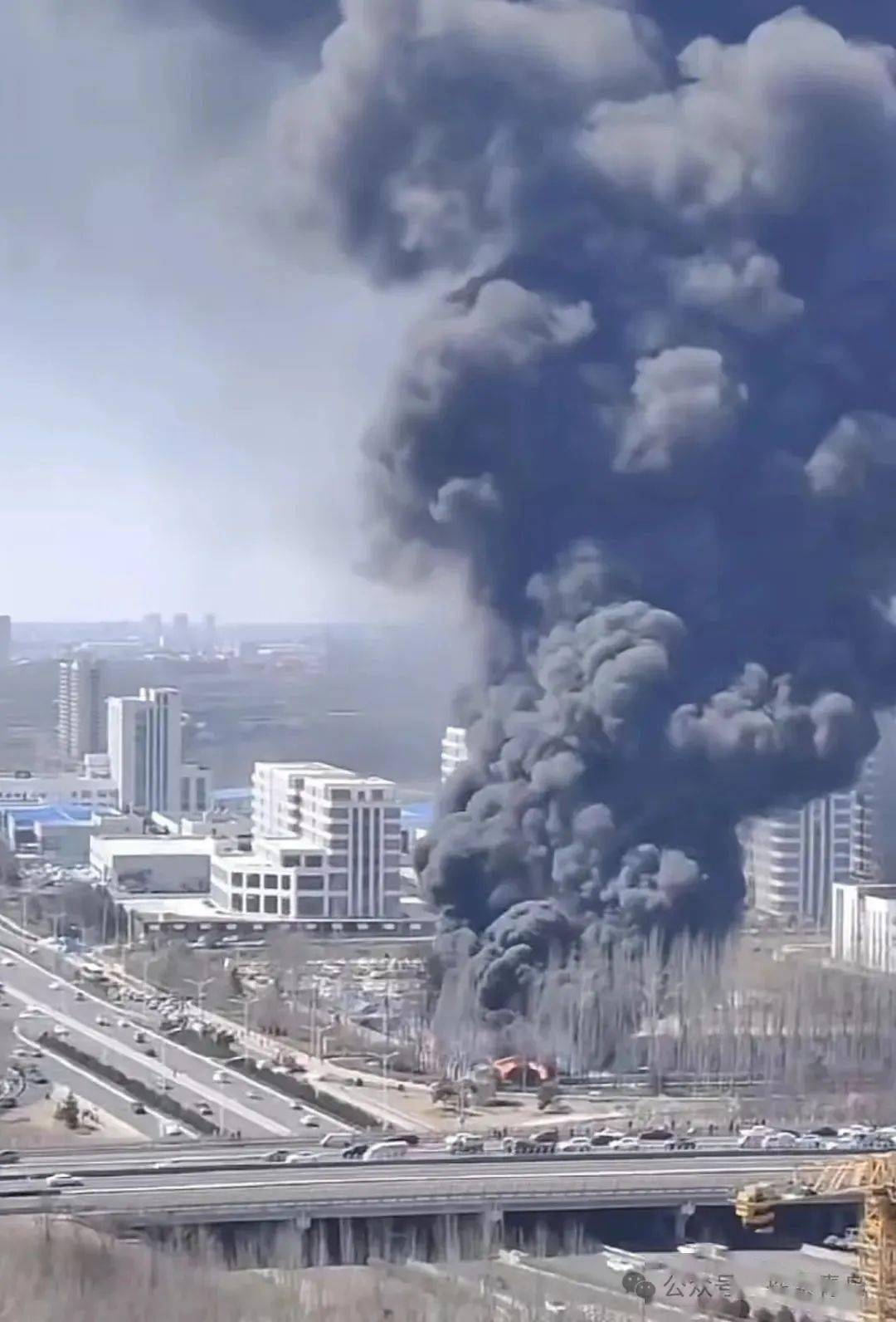 青岛大火,浓烟滚滚!_即墨_火灾_火势