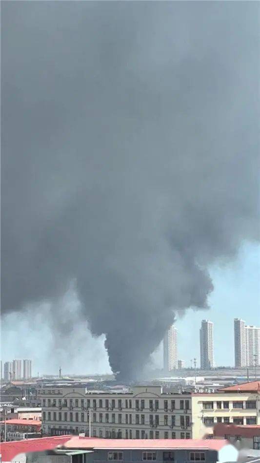 青岛大火,浓烟滚滚!_即墨_火灾_火势