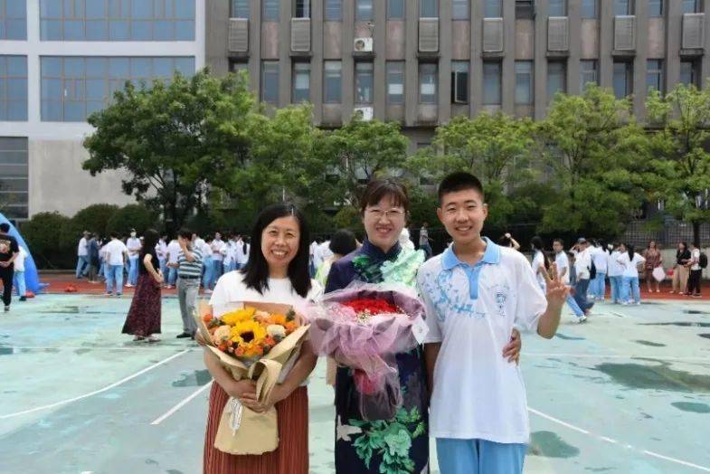 物理王芳雨老师,化学李俊老师,政治王怡老师,历史曹洪艳老师,地理郑兆