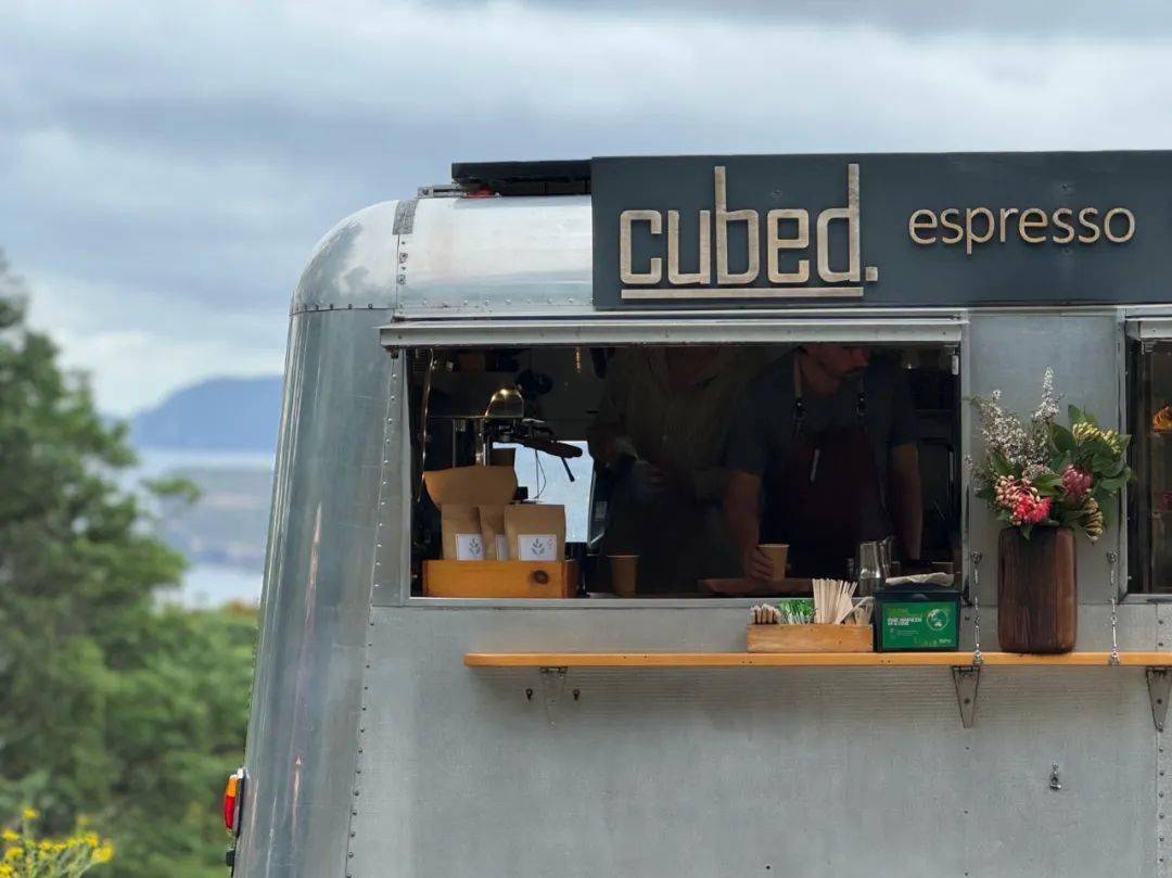 一家被lonelyplanet推荐的咖啡店可以看到世界尽头的无敌海景