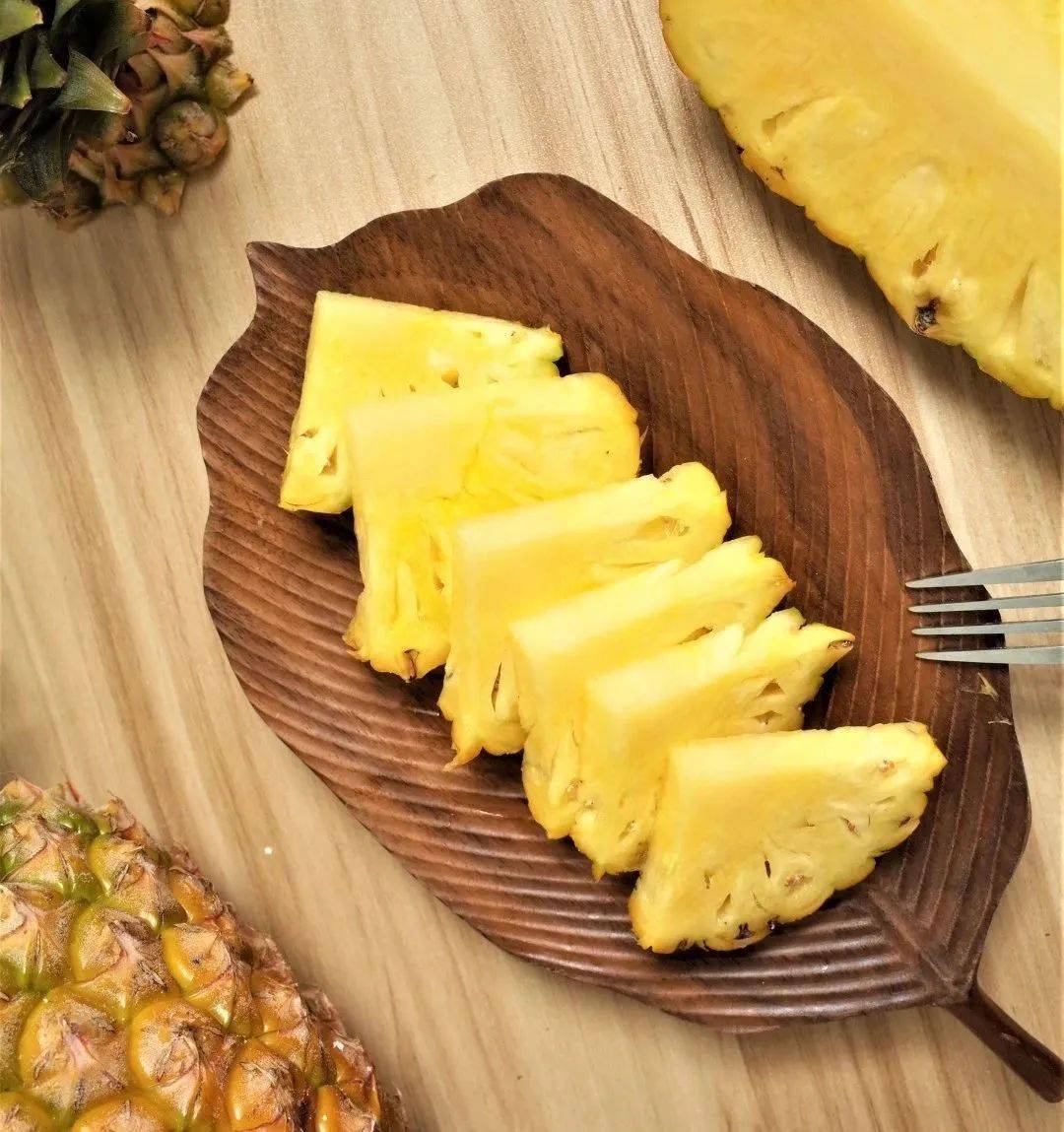 水汪汪甜滋滋!不泡盐水,削皮即食的金钻凤梨,马上开吃～_食用_果肉_海