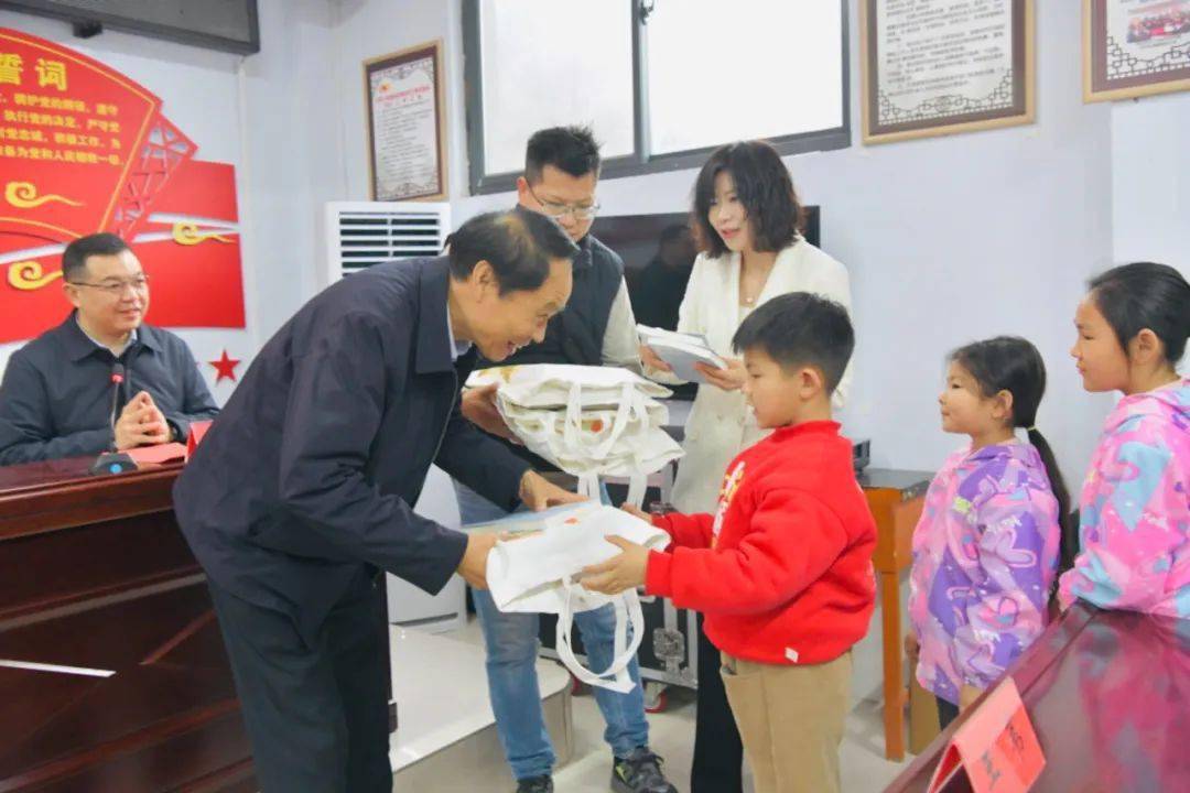 社长刘雅鸣,河南省文联党组书记方启雄,巩义市人民政府副市长王志