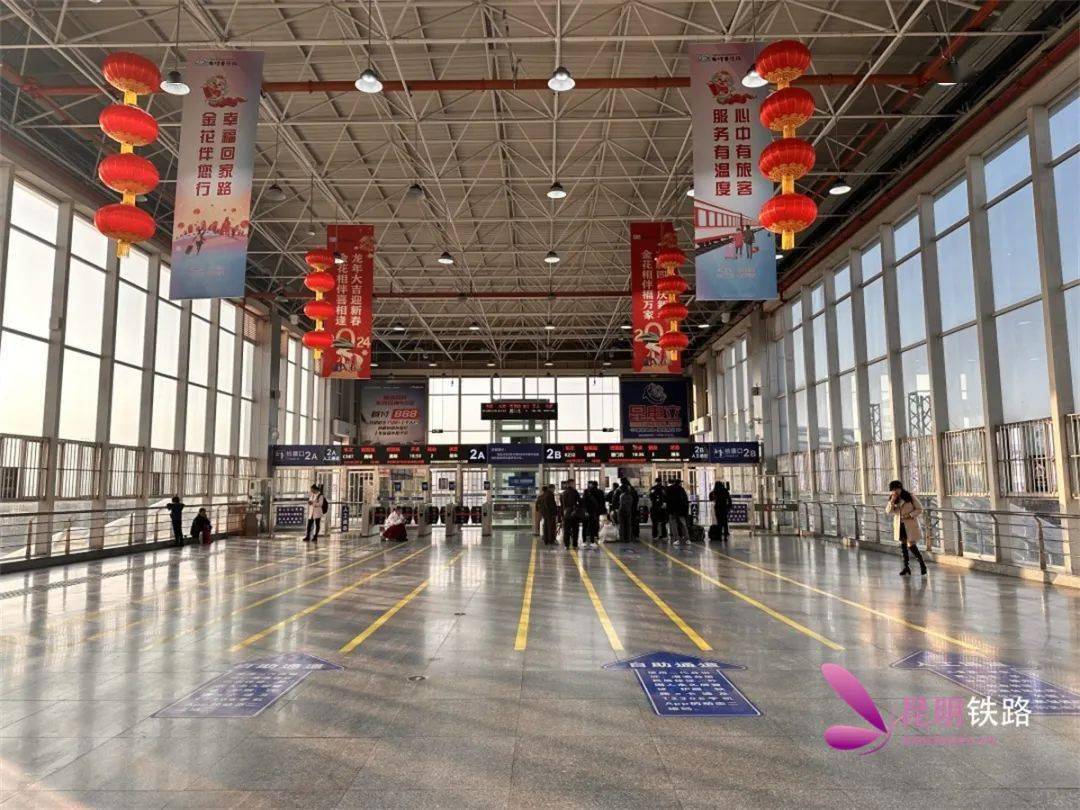 前往曲靖站的旅客看过来,车站客运服务设施分布在这些地方_候车_信息