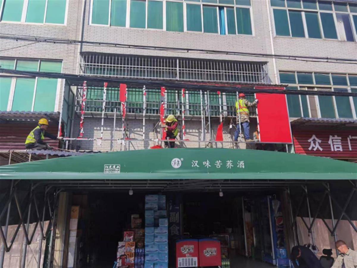 连日来,武汉市江夏区城管执法局协调指导各街道,及时拆除违规广告招牌