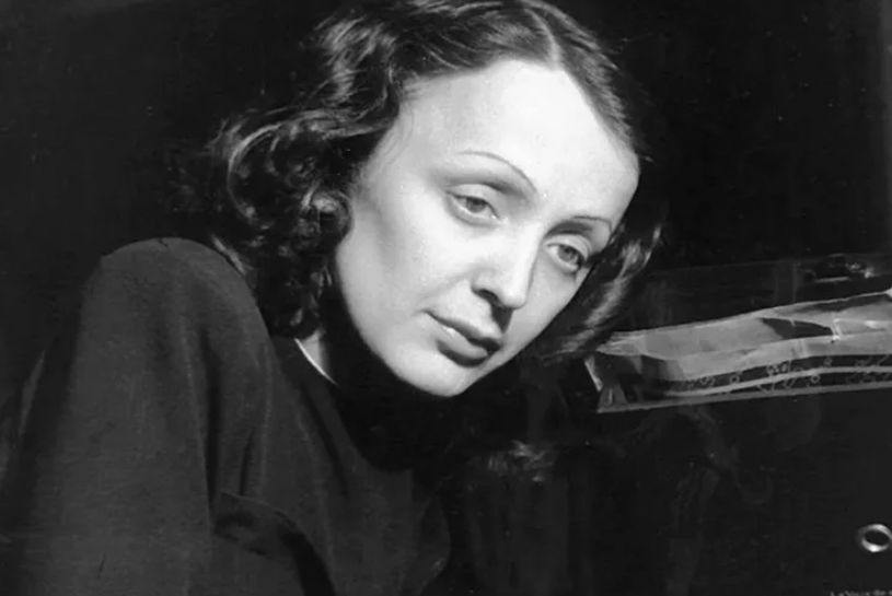 她时常与罪犯为伍差一点成为妓女竟成为影响乐坛国宝级的歌手她的一生