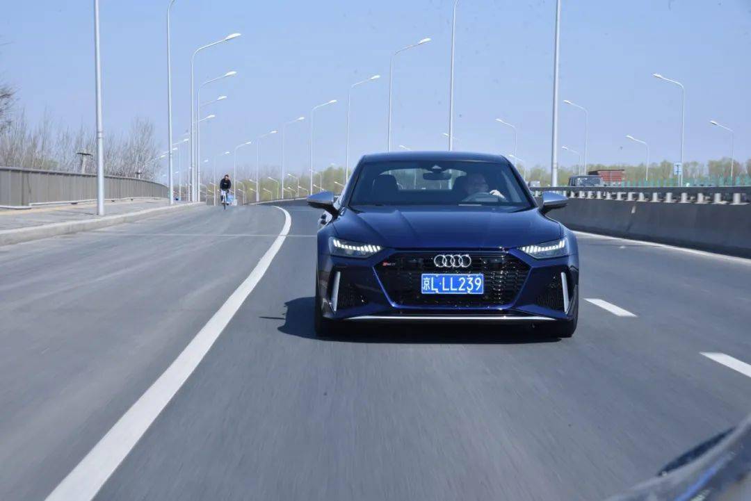 抖音神车驾到!200万的奥迪有多炸裂?_搜狐汽车_搜狐网