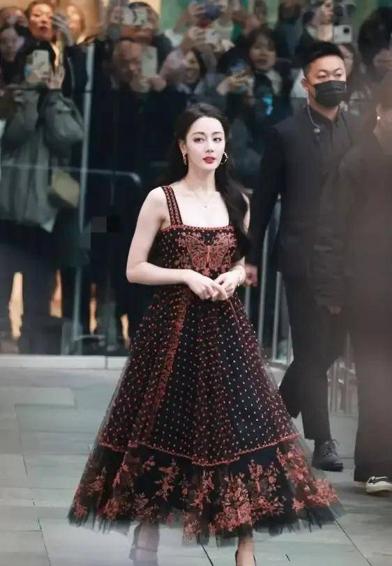 迪丽热巴,才貌顶呱呱!