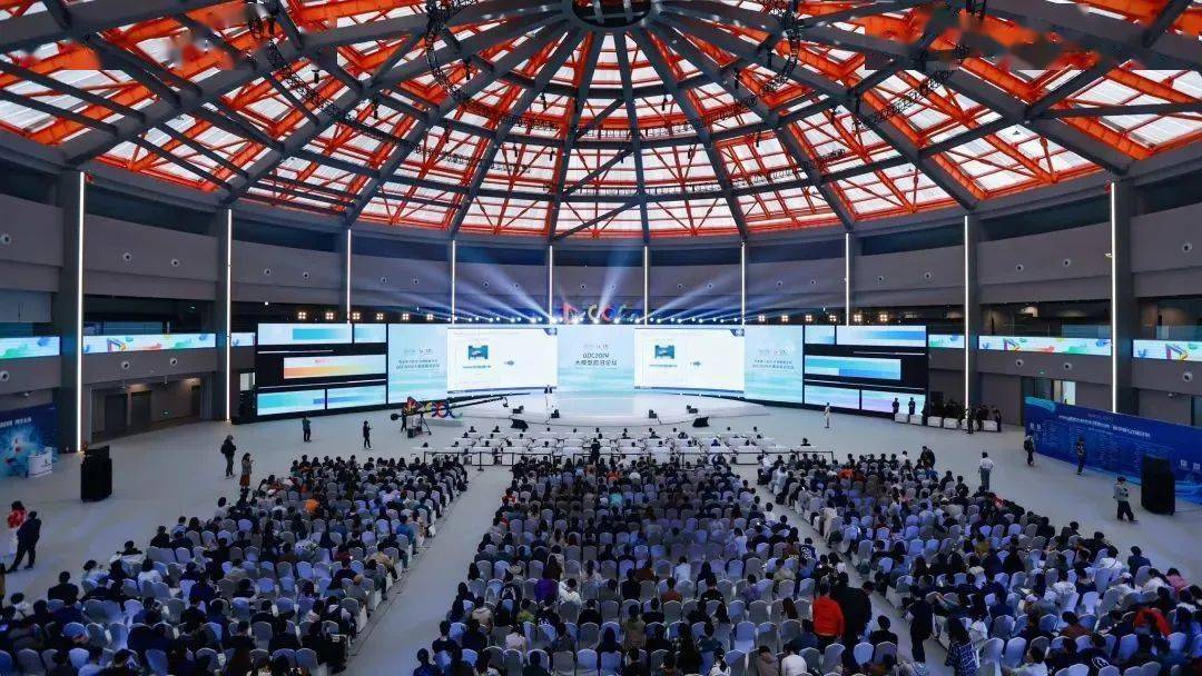 上大学子走进科技盛会,探索技术前沿!