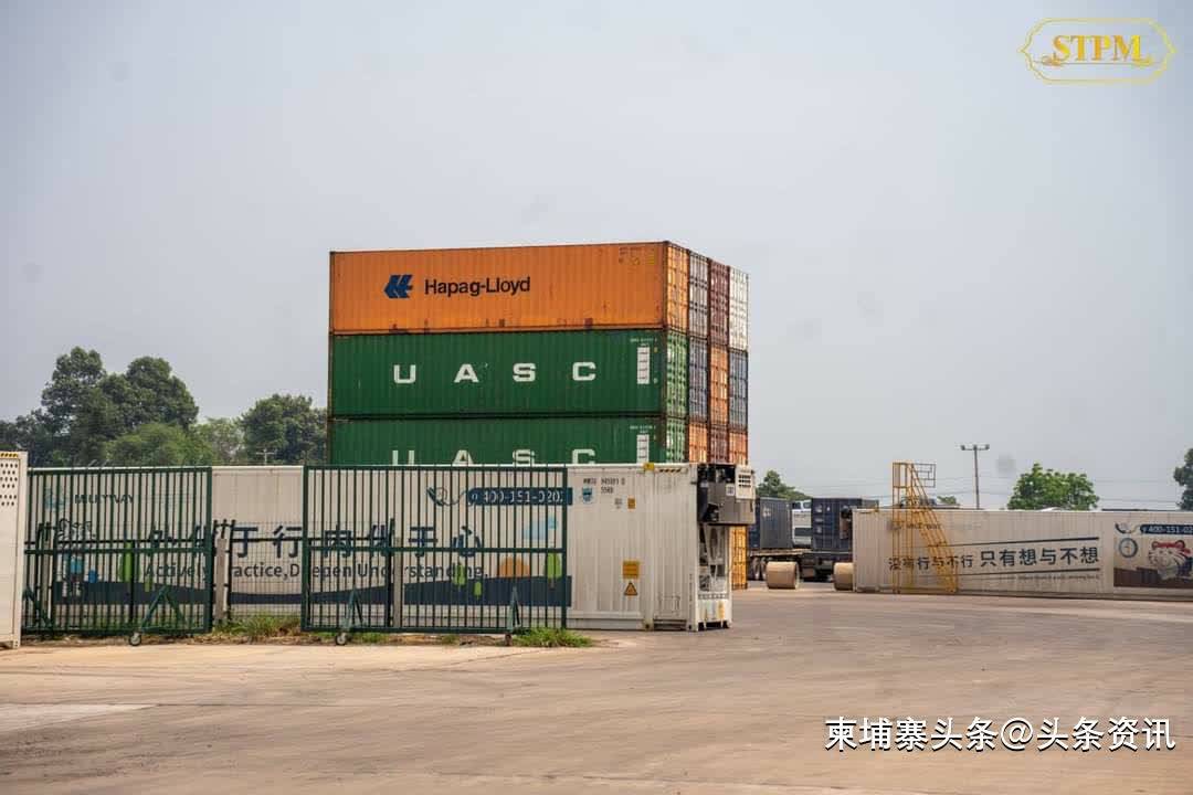 陆港位于老挝万象,即是塔纳楞陆港国际货运检查站和老挝万象物流园区