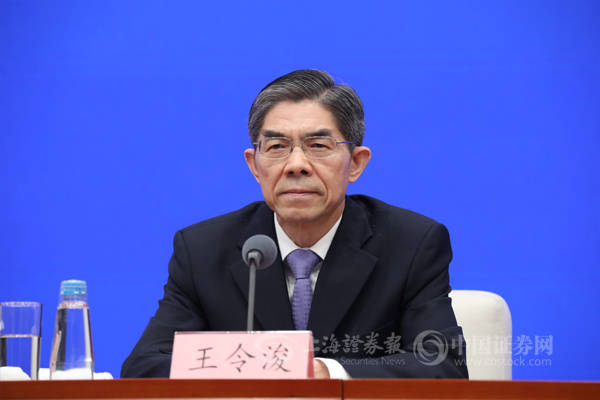 海关总署副署长王令浚表示,今年进出口实现了开门红.一是进出