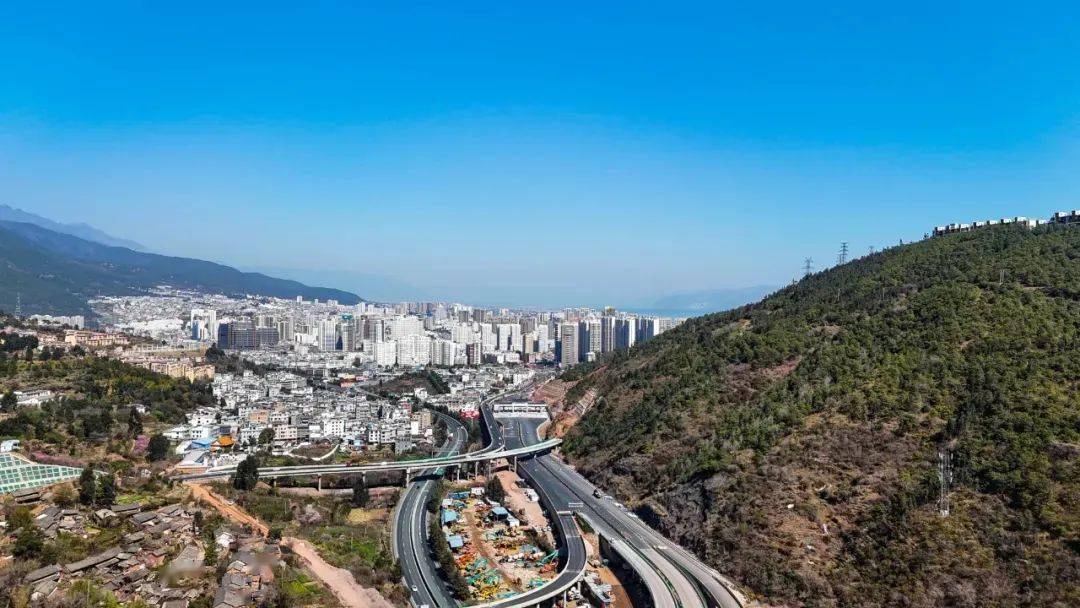 走沿着大南高速去旅行