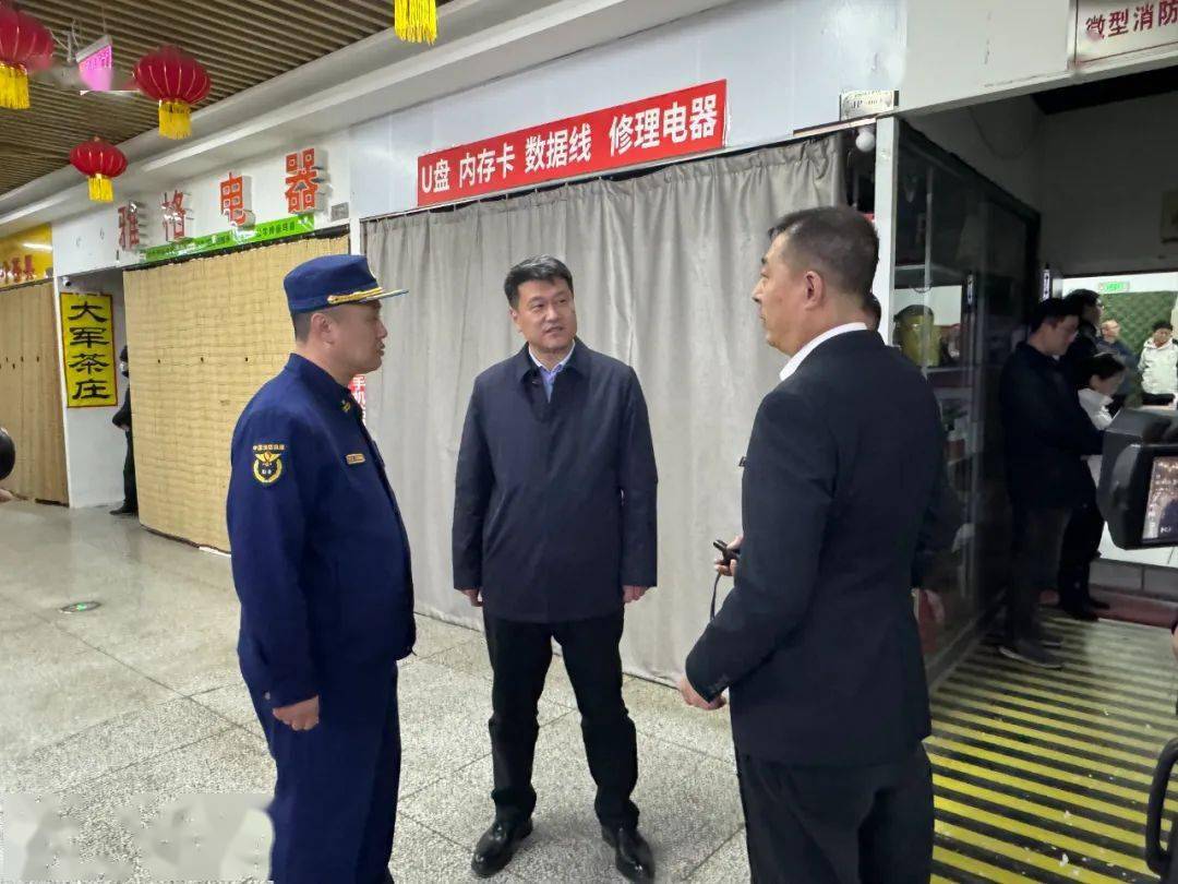 开原市政府组织开展大型商场综合性消防演练