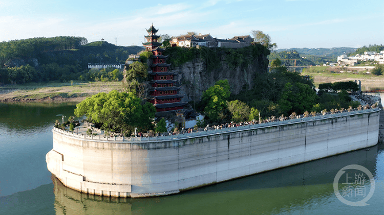 春江水暖石宝寨迎来旅游小阳春