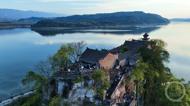 春江水暖石宝寨迎来旅游小阳春