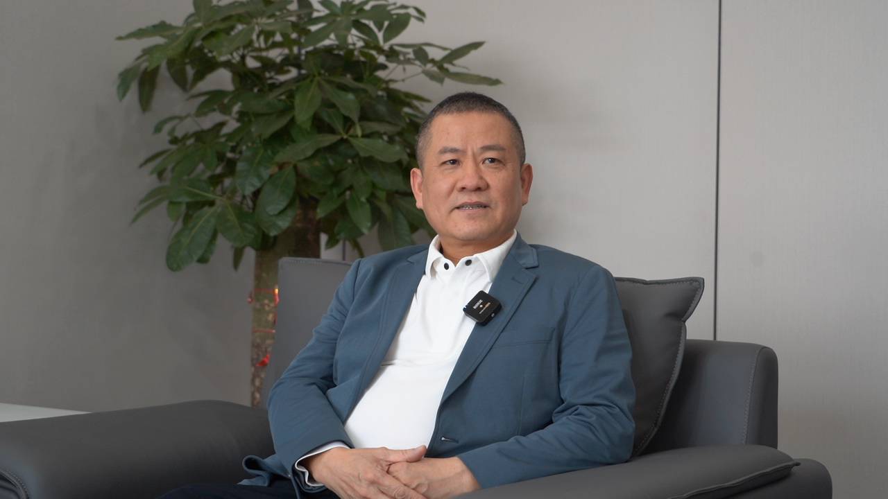 【视频】高空机器"蜘蛛人"洗出大市场 |我是中小微_张志忠_凌度_智能