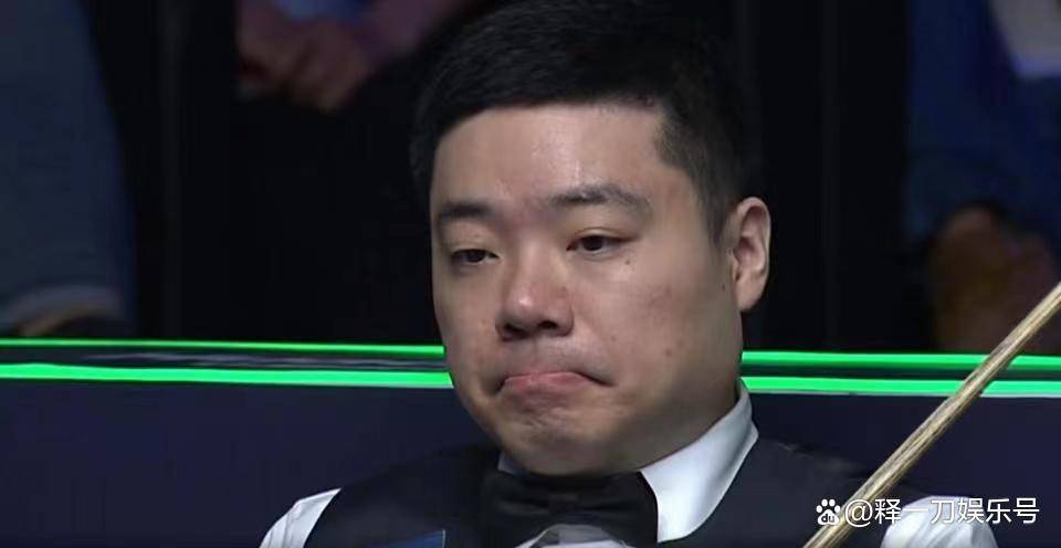 丁俊晖无缘冠军观众疯狂抢戏无视被警告颁奖典礼已像菜市场