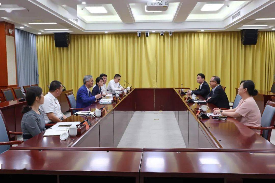 周红波会见新华集团客人