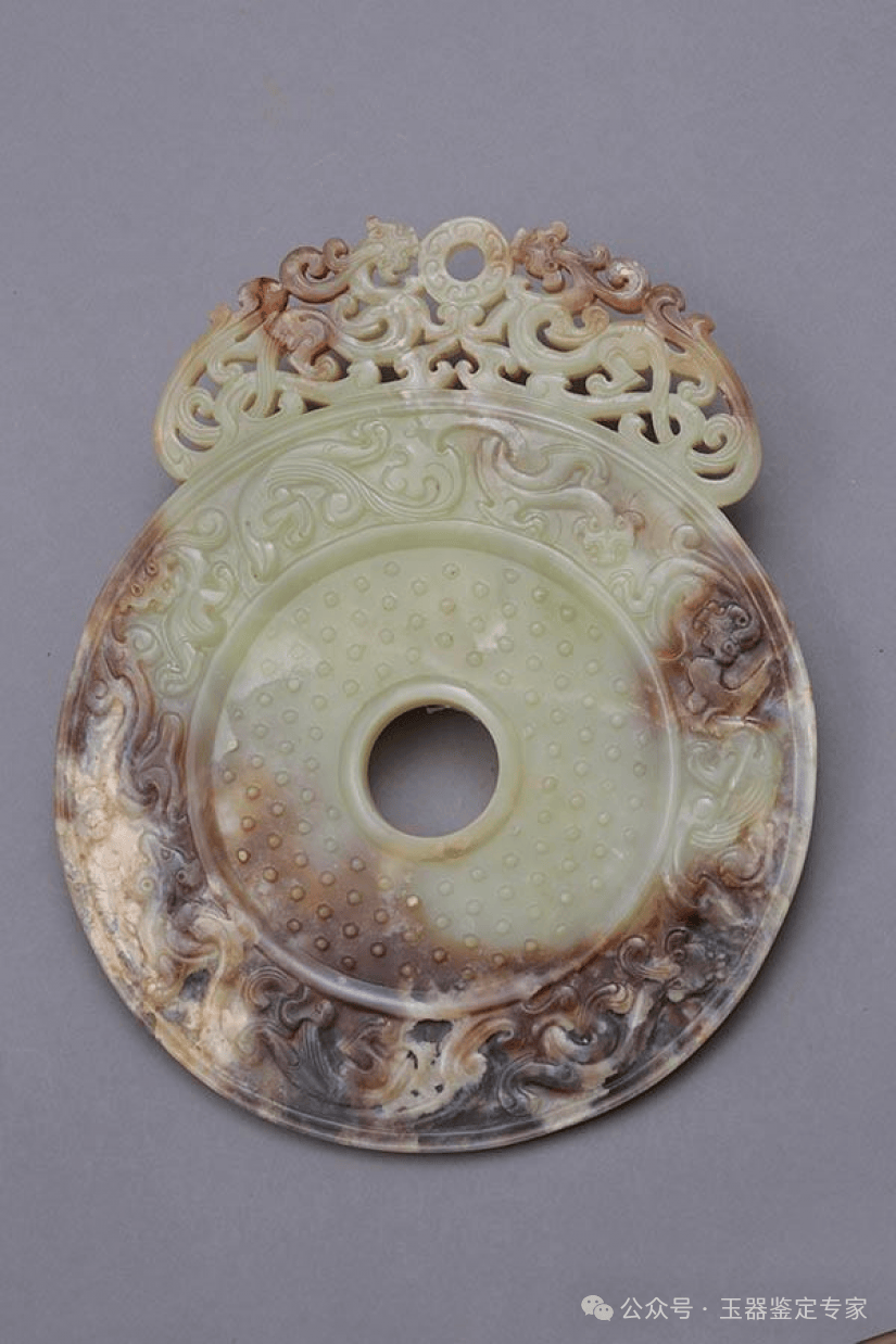 蒙古国古匈奴墓葬中出土的精美玉璧!