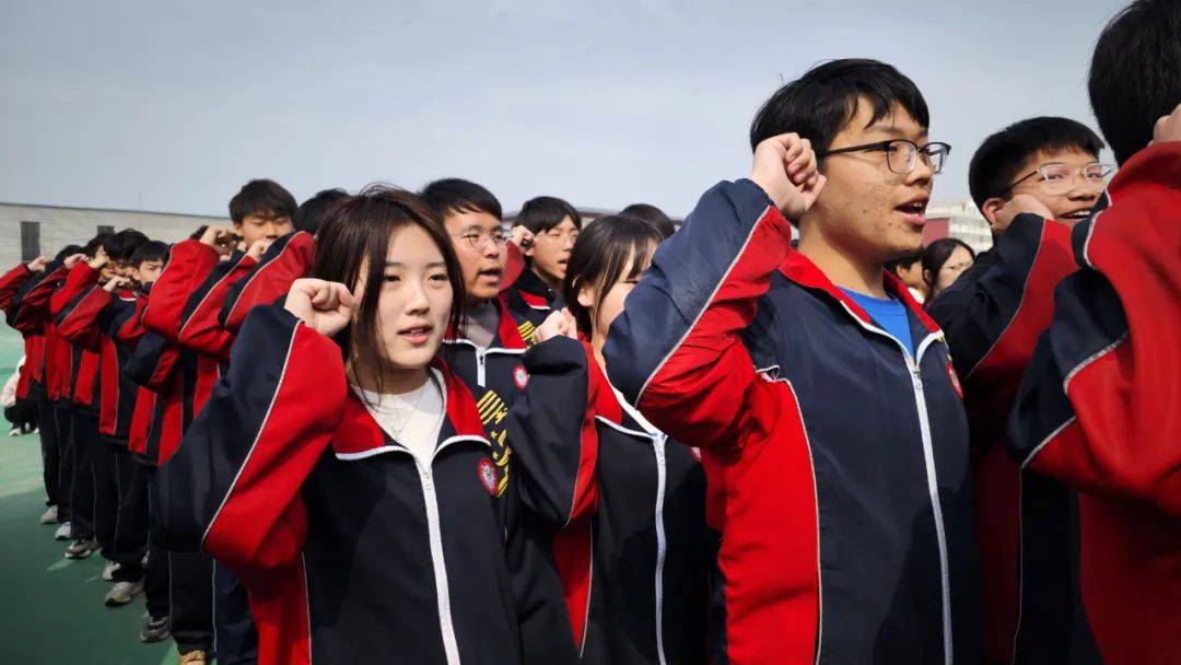 武罗学校举行高中部汇操比赛!_青春_生活_班级