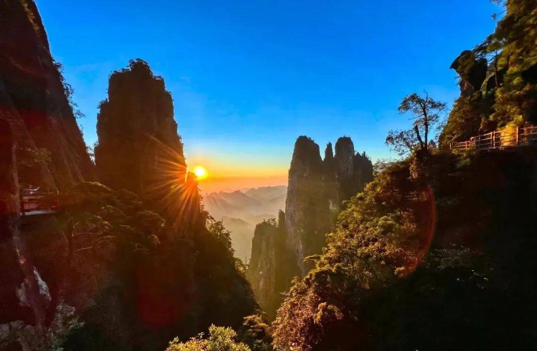 【湘粤联游】每周六,节假日出发:莽山五指峰 油岭瑶寨 篝火长桌宴