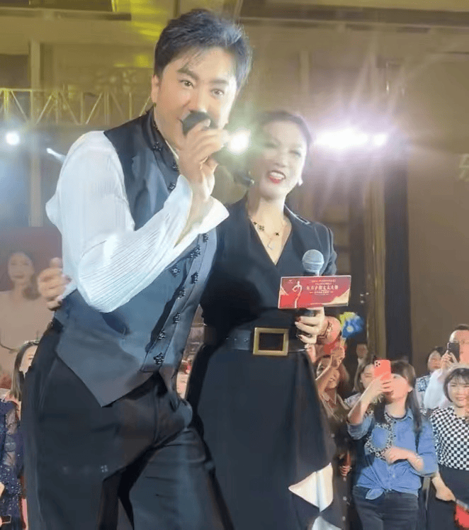 如今54岁未婚未育,昔日老友也断了联系_毛宁_人生_事业