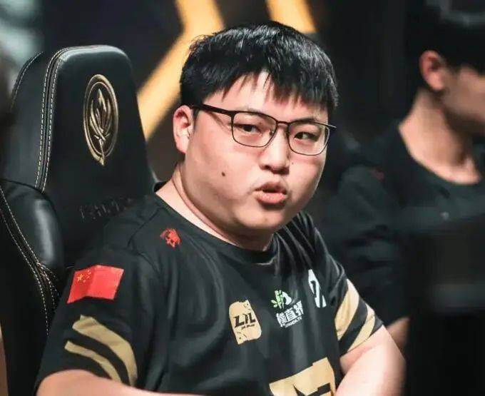 uzi回应黑粉嫌我太激进可以去看焕烽直播viper直言在lck没朋友王记得