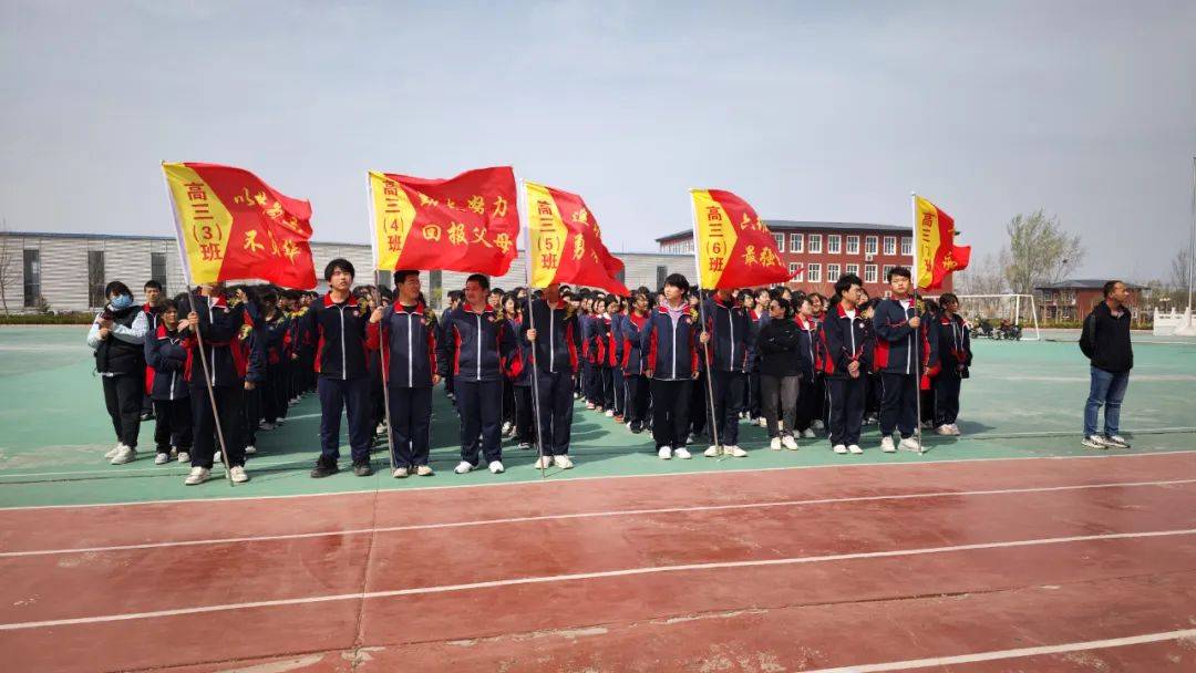 武罗学校举行高中部汇操比赛!_青春_生活_班级