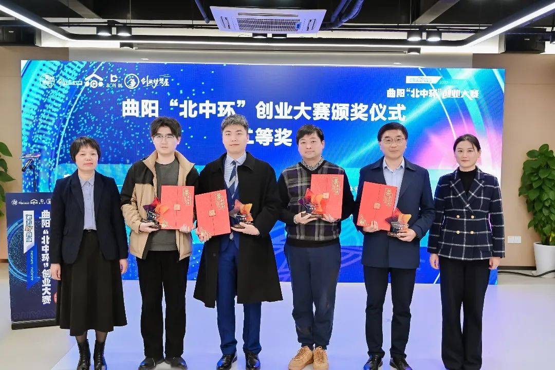 一等奖今天的决赛,特邀复旦大学创新创业学院副院长蒋益明,同济大学