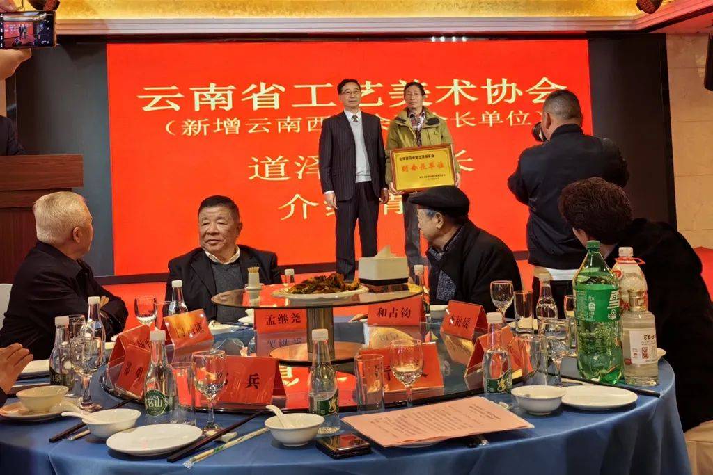 让国内外共赏云南工艺美术的魅力专访云南省工艺美术行