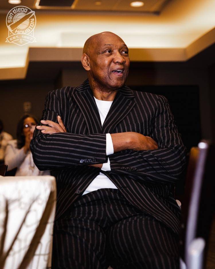 9次入选全明星,9次入选最佳阵容,9次入选最佳防守阵容,1次nba总冠军