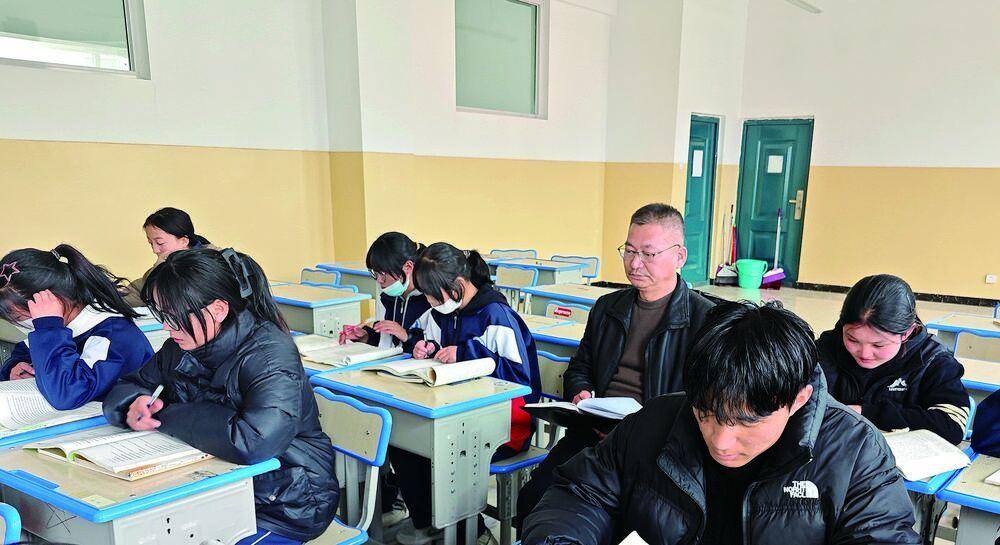 家乡美】"孩子们的笑脸抵消了我的思乡之情"_吴华和_援青_同德县