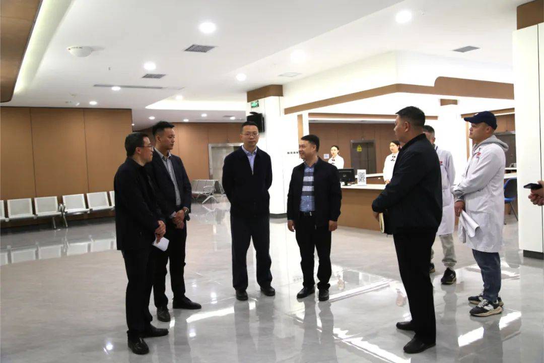 康盾公司总经理张永亮随行对达州华康医院和壹陆叁康养中心