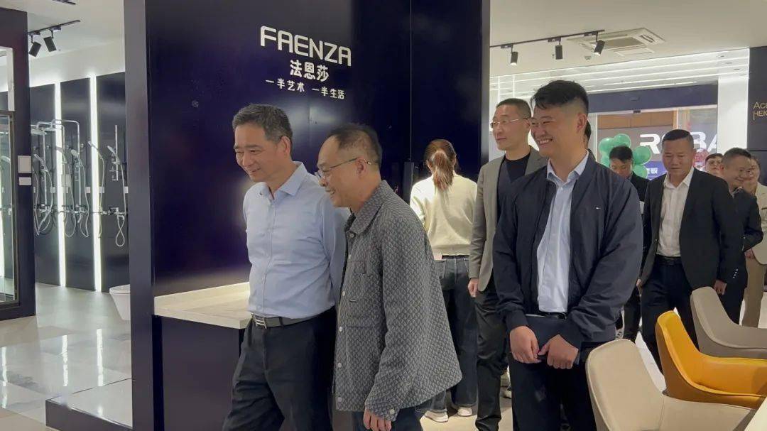 热烈欢迎箭牌家居集团董事长总经理谢岳荣集团董事副总经理霍秋洁一行