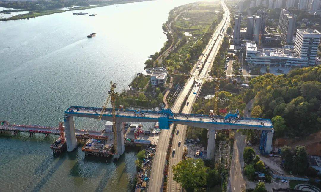金建高铁新安江特大桥首个连续梁顺利合龙