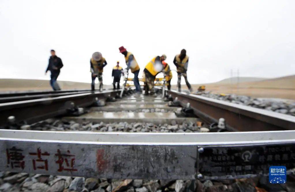 新华社记者 侯德强 摄2020年11月8日,川藏铁路雅安至林芝段开工建设