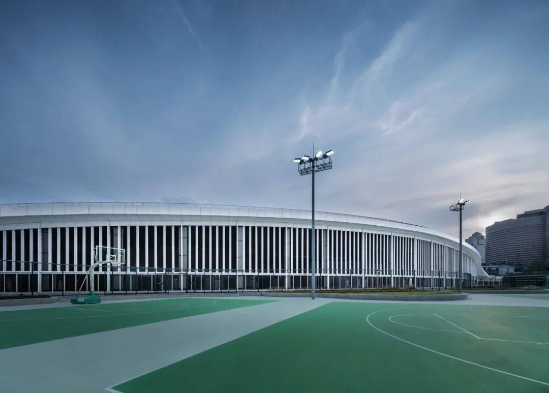 体育课搬进徐家汇体育公园专业场地成为学生们的快乐操场