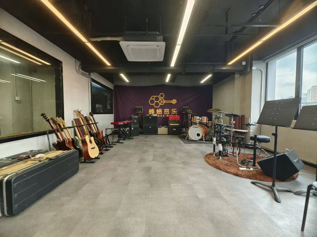 这个男人被称为融合爵士吉他的传奇近40年来最重要的吉他手之一从巅峰