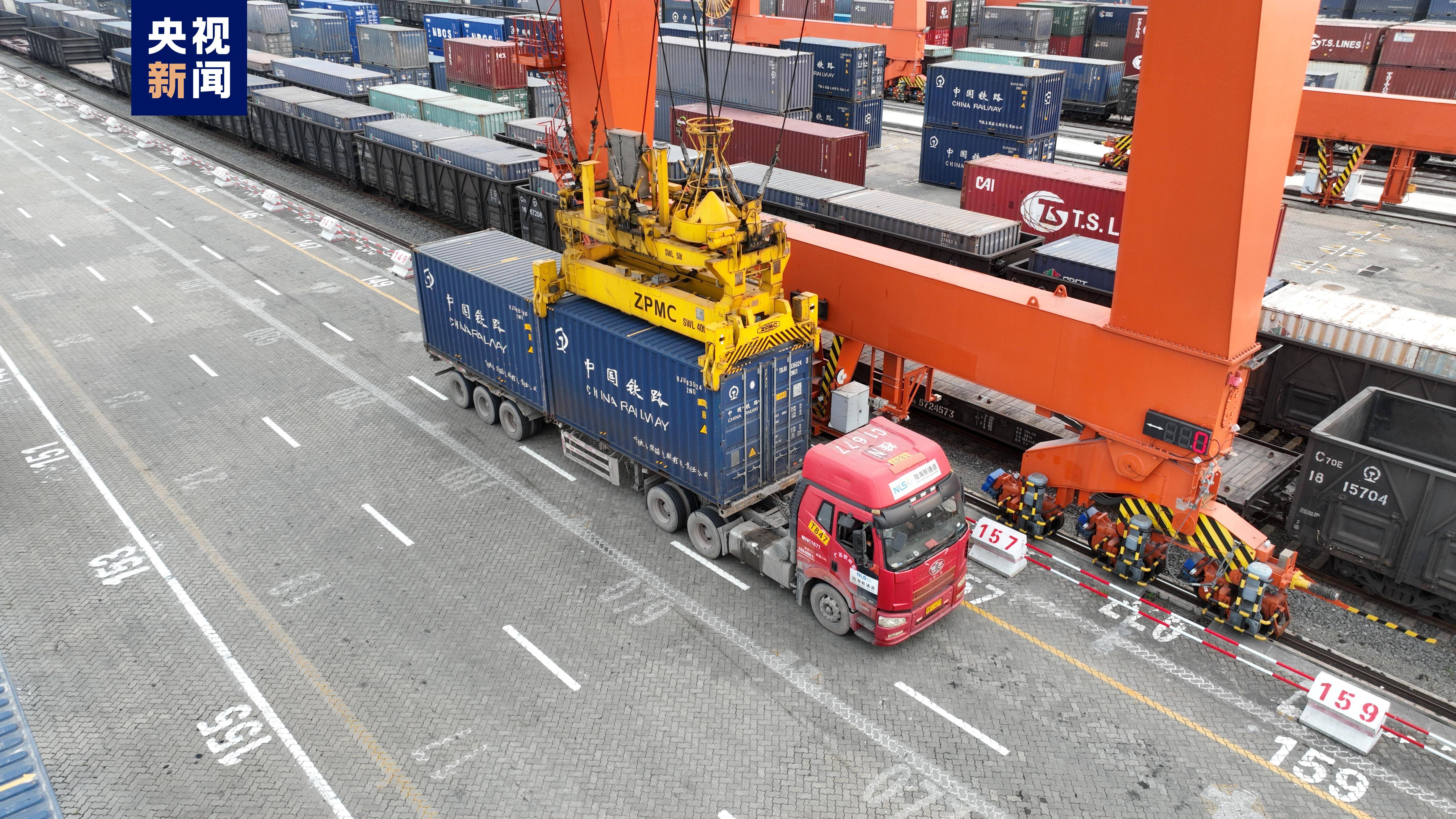 今年西部陆海新通道班列运输货物已突破20万标箱