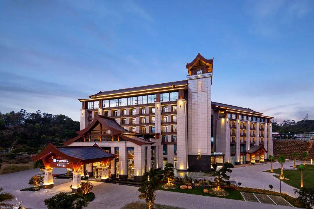 4月9日铁发06599茂名双国际五星温德姆酒店纯玩三天豪住浪漫海岸