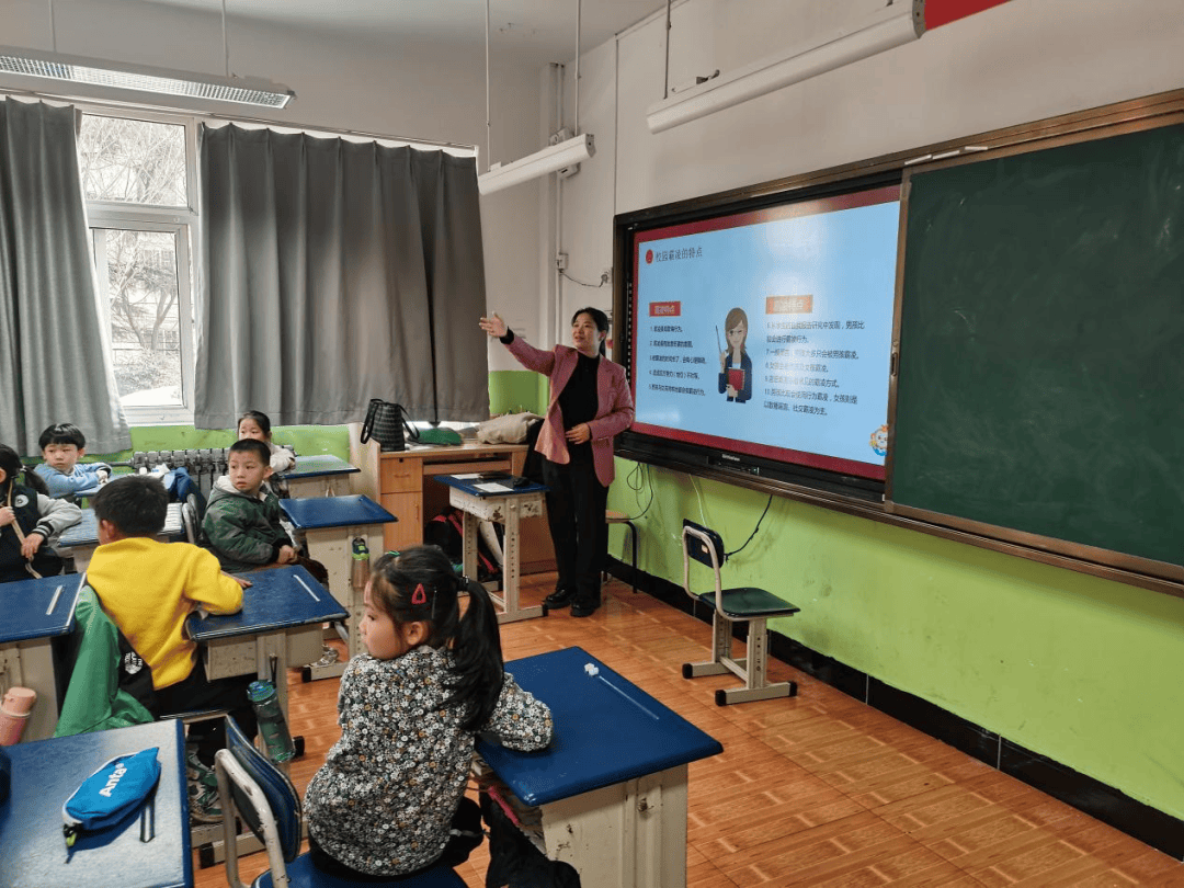 诚功普法进校园荣秋敏郑慧钰律师受邀参加青岛香港路小学家长讲师团