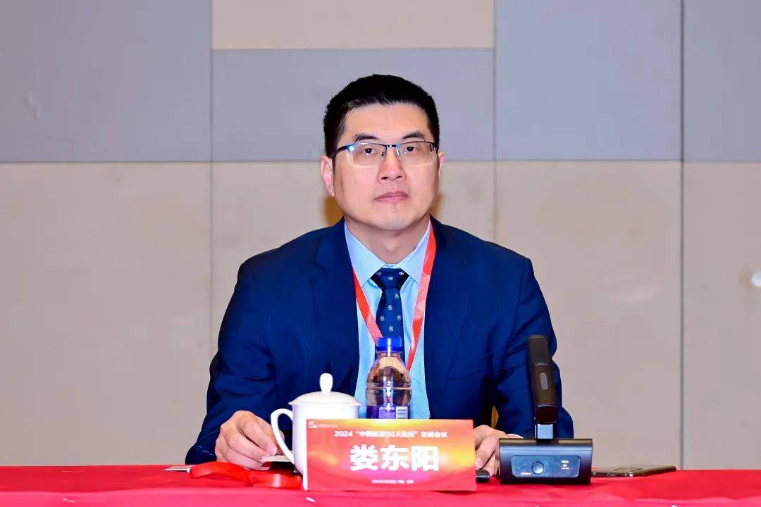 总编辑陈宏兵天津港(集团)有限公司总裁焦广军中国船东协会常务副会