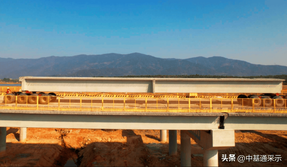 原创南昌西二环绕城高速tj2标安义古村特大桥预制箱梁架设顺利完成