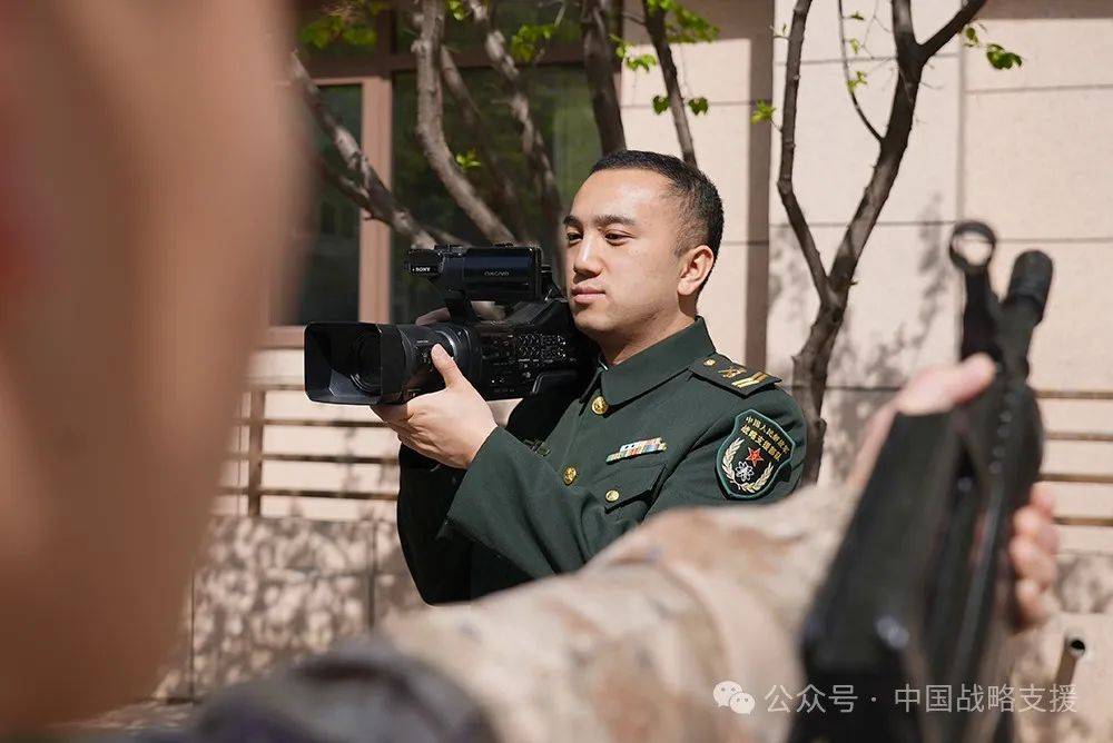 一枚中级军士晋升培训经历略章把赵超宇的记忆拉回到参加国防大学军事