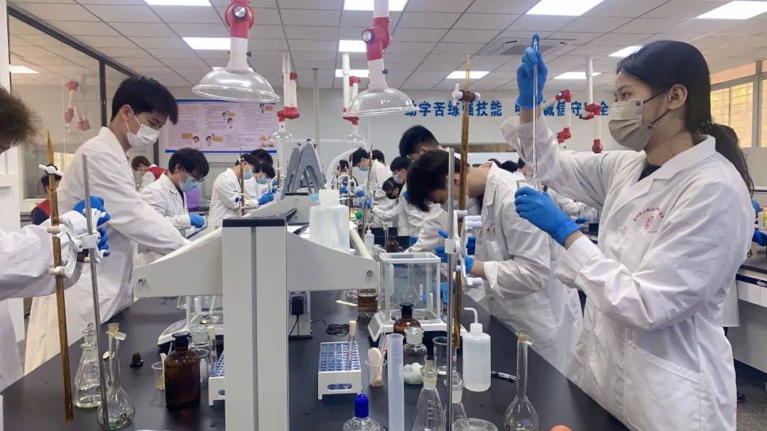 2024升学季专业介绍食品检验检测技术做食品安全的捍卫者