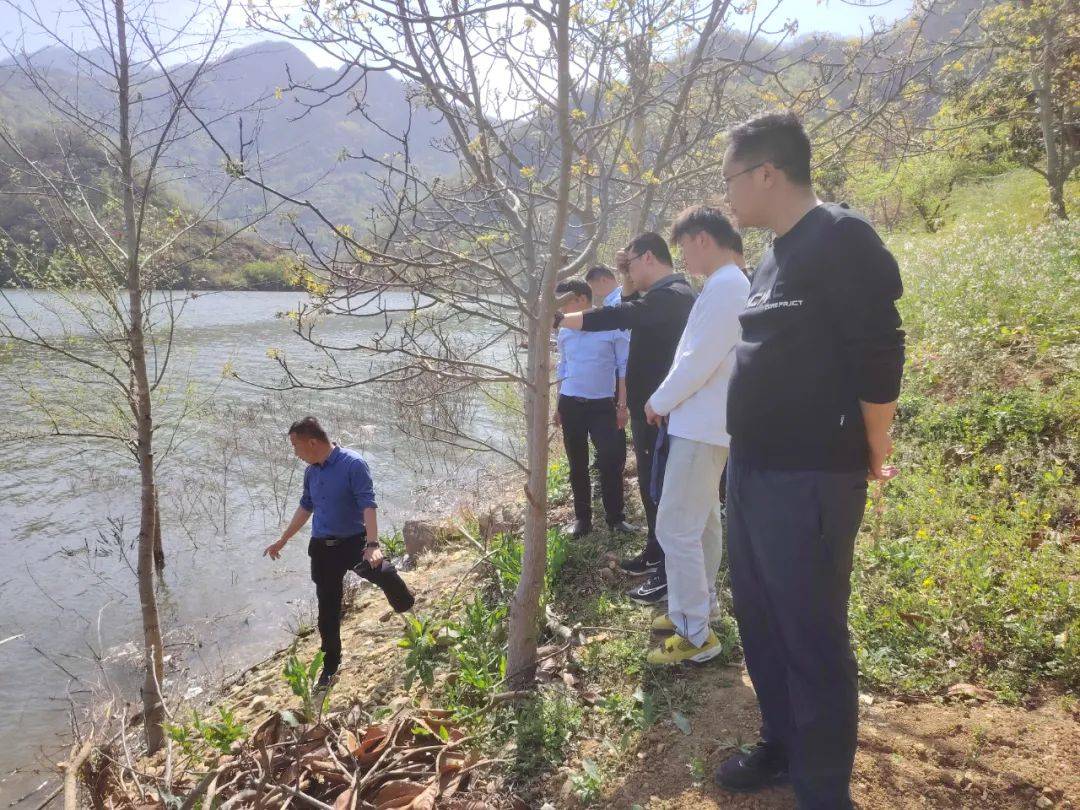 县委常委统战部部长李缘到范坝镇检查指导当前重点工作