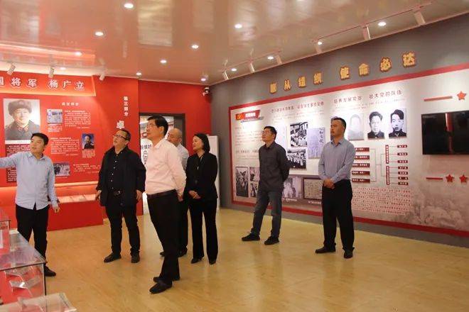 东亚智库首席经济学家李继凯来张汪镇调研