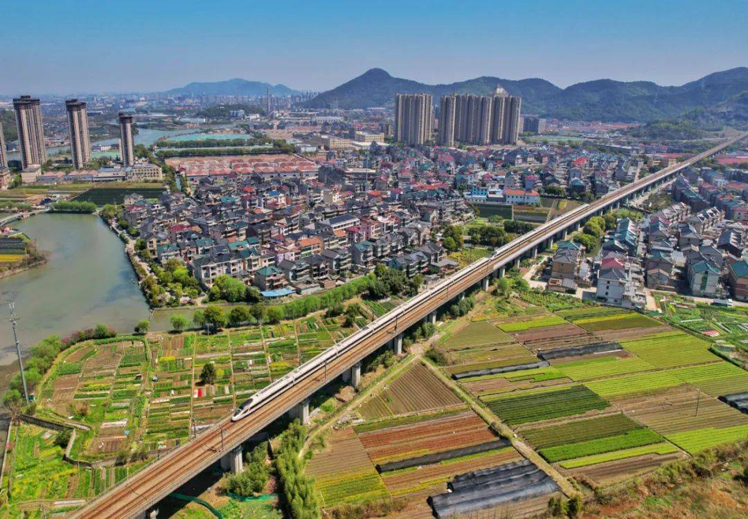 正常开行规律列车开行进行调整,分别为:4月7日增开无锡—上海g7203次