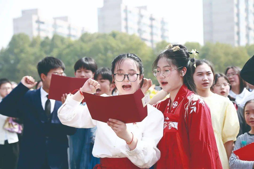 天门中学举行2024届学生成人仪式暨高考誓师大会